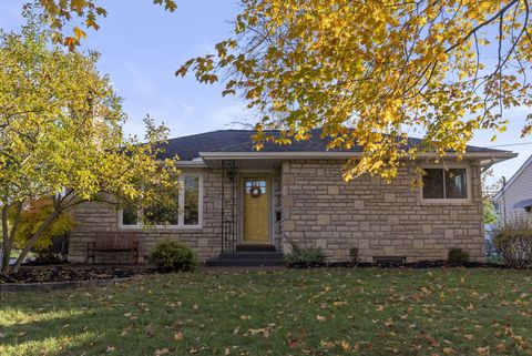 Photo of 2047 Langham Road, Upper Arlington, OH 43221 (MLS # 225045014)