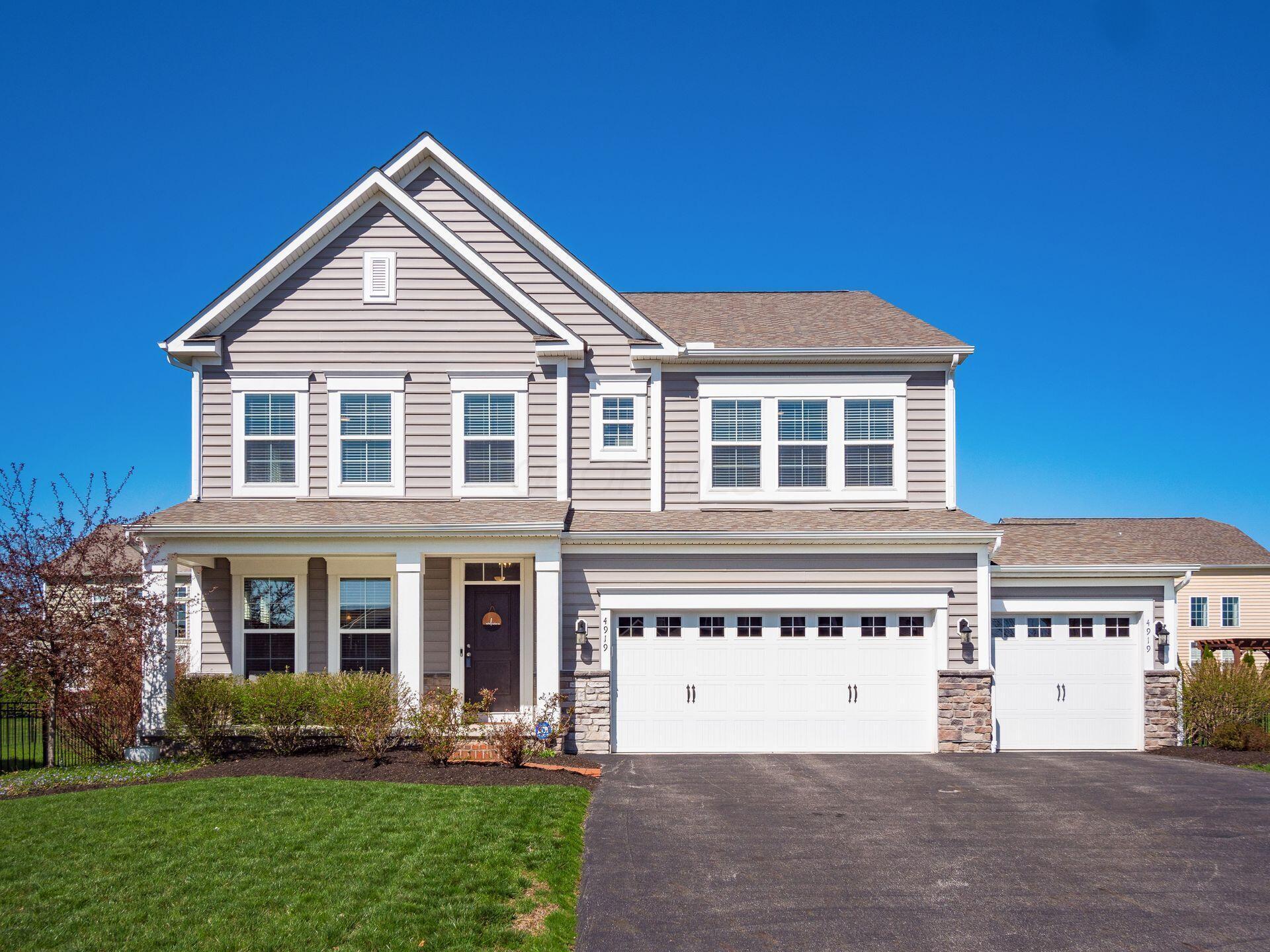 4919 Pinnacle Woods Drive, Grove City, Ohio image 1