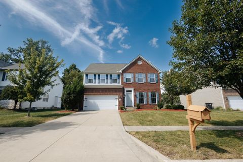 Photo of 472 Trail W, Pataskala, OH 43062 (MLS # 226005903)