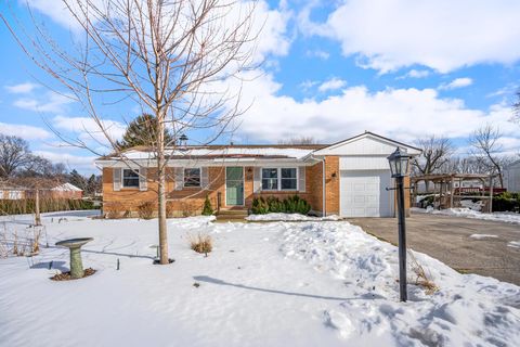 Photo of 404 Oberlin Street, Columbus, OH 43230 (MLS # 226004134)