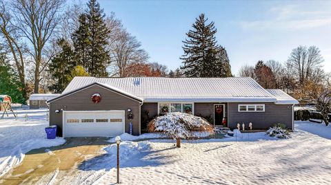 Photo of 15 Shawnee Drive, Chillicothe, OH 45601 (MLS # 225045748)