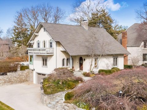 Photo of 2484 Danvers Court, Columbus, OH 43220 (MLS # 226010846)