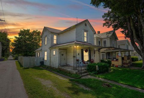Photo of 124 Wyandotte Street, Lancaster, OH 43130 (MLS # 226016836)