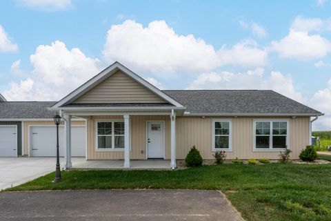 Photo of 206 Cumberland Meadows Circle, Hebron, OH 43025 (MLS # 226006114)