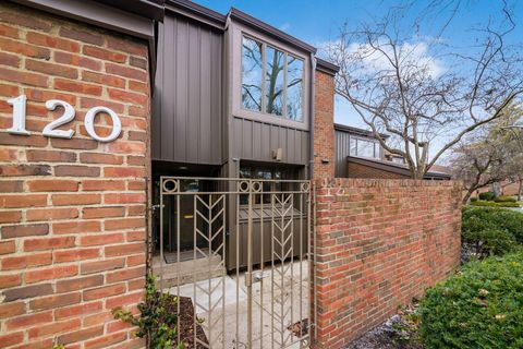 Photo of 120 Glen Circle, Worthington, OH 43085 (MLS # 225045524)