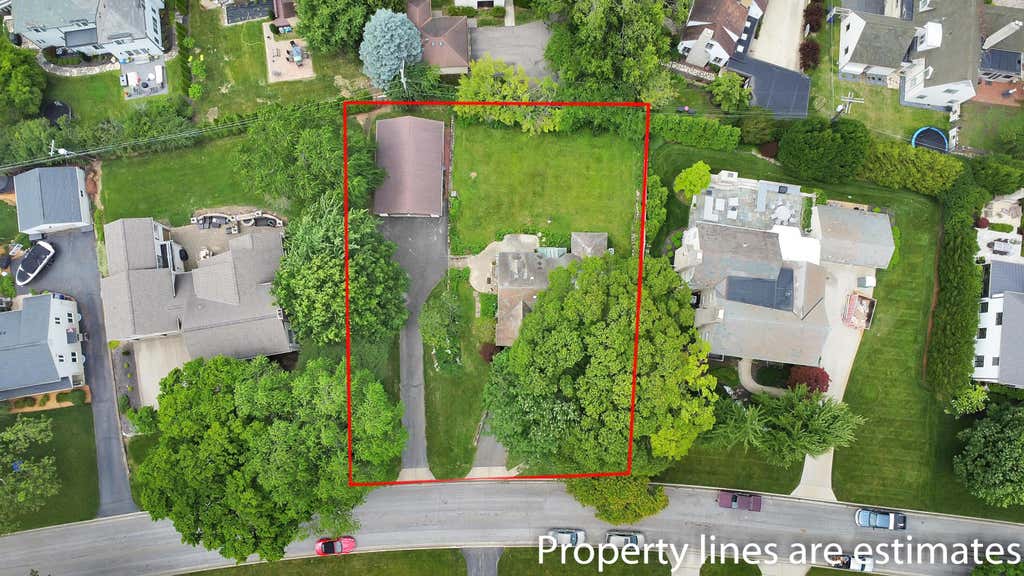 Photo of 2050 Upper Chelsea Road, Columbus, OH 43221 (MLS # 226022858)