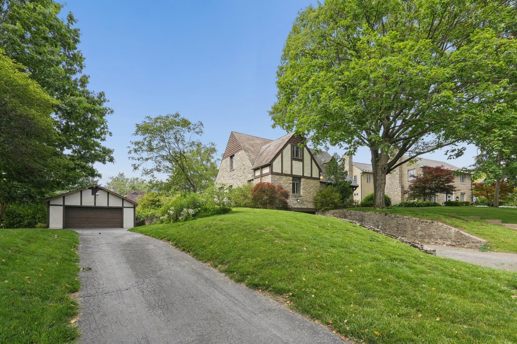Photo of 2050 Upper Chelsea Road, Columbus, OH 43221 (MLS # 226022858)