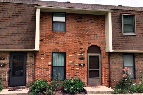 Photo of 1945 Willoway Circle N, Columbus, OH 43220 (MLS # 226014985)