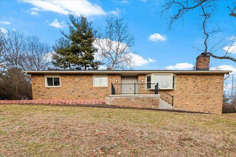 Photo of 20 Grandview Drive, Dublin, OH 43017 (MLS # 226001101)