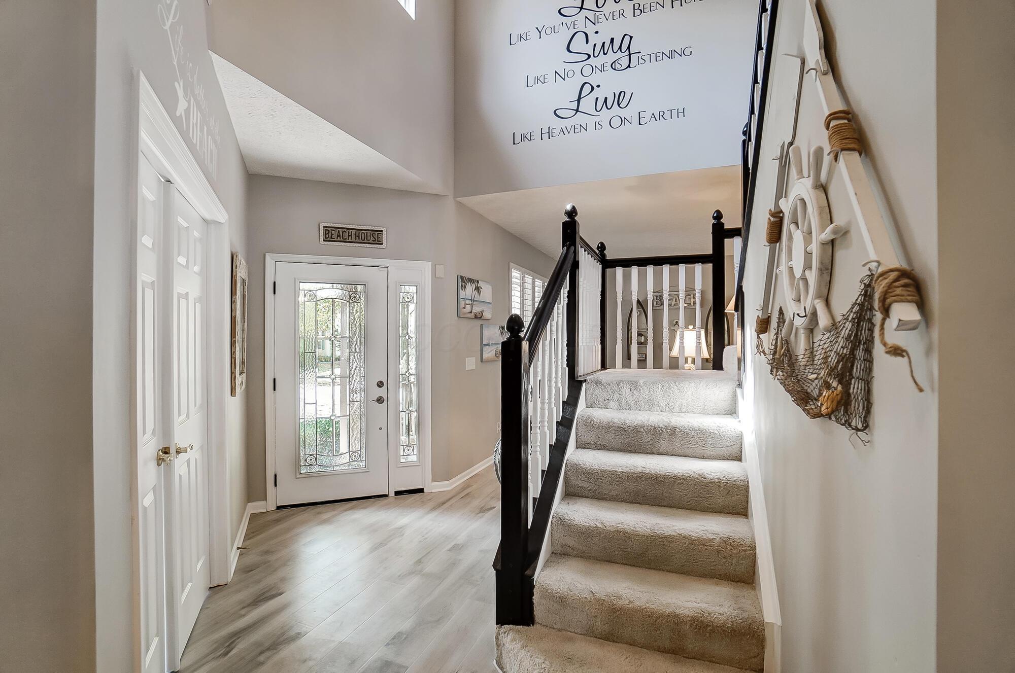 7457 Maynooth Drive, Dublin, Ohio image 3