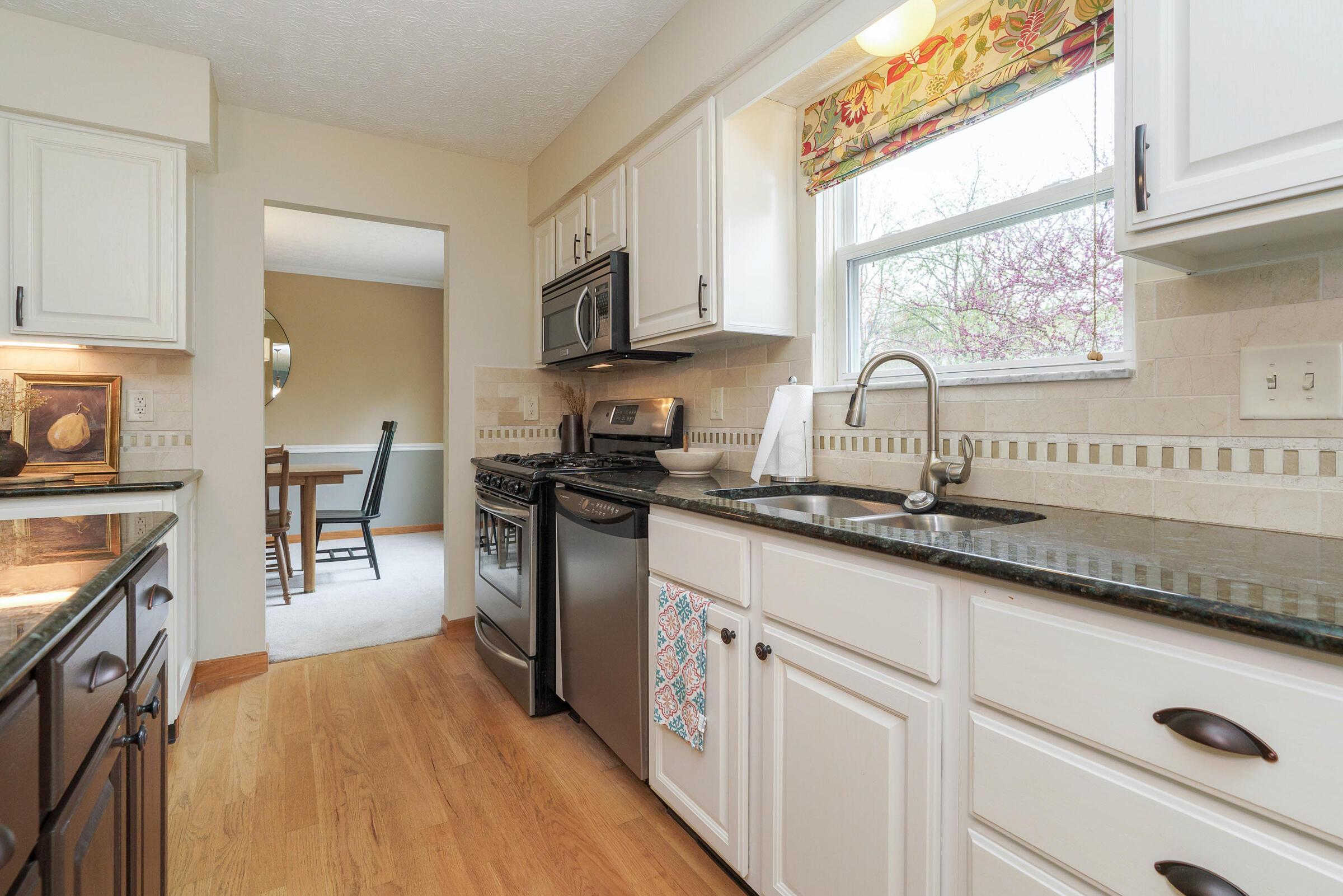 6402 Fayborough Court, Dublin, Ohio image 12