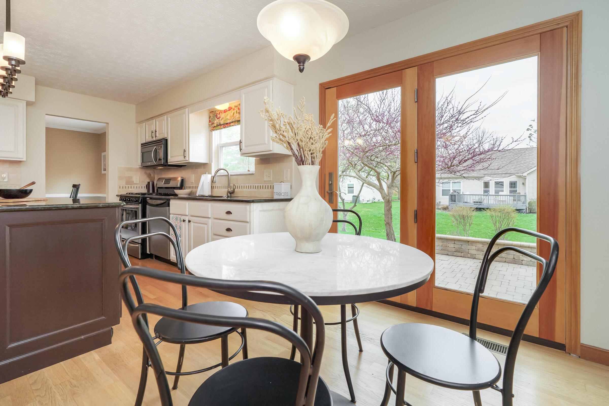 6402 Fayborough Court, Dublin, Ohio image 10