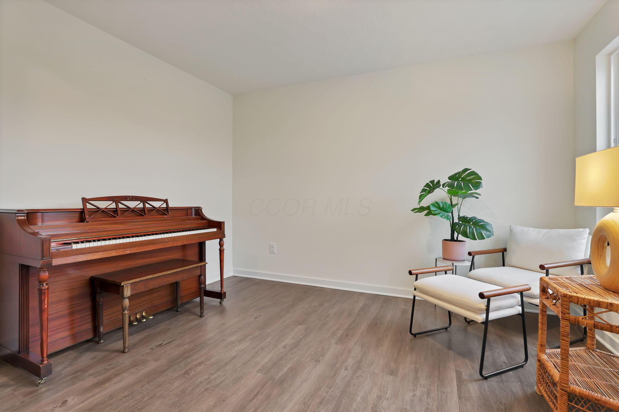 3051 Lamptonridge Drive, Columbus, Ohio image 9