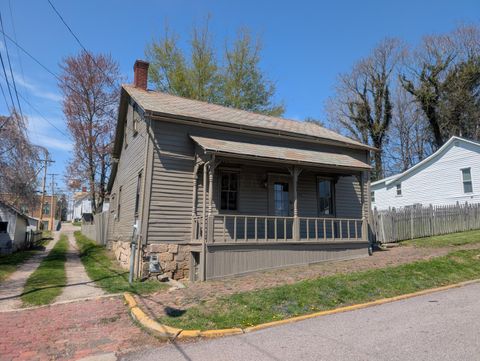 Photo of 114 W Sheridan Avenue, Somerset, OH 43783 (MLS # 226011513)