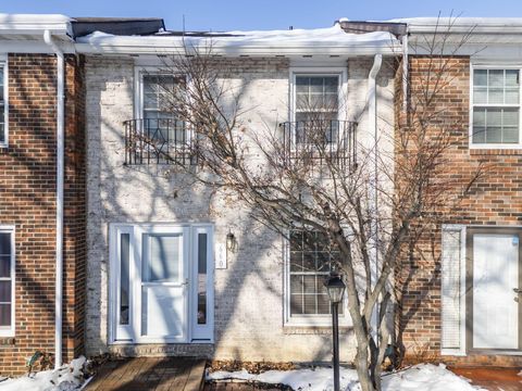 Photo of 660 Dlyn Street, Columbus, OH 43228 (MLS # 226003924)