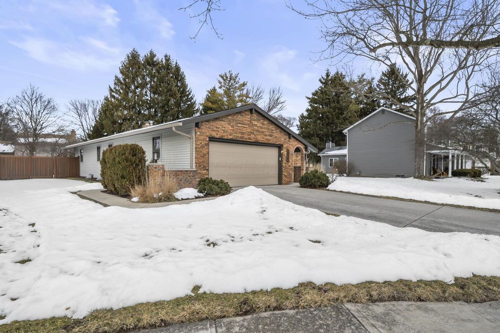 Photo of 6904 Clydeway Court, Worthington, OH 43085 (MLS # 226003842)