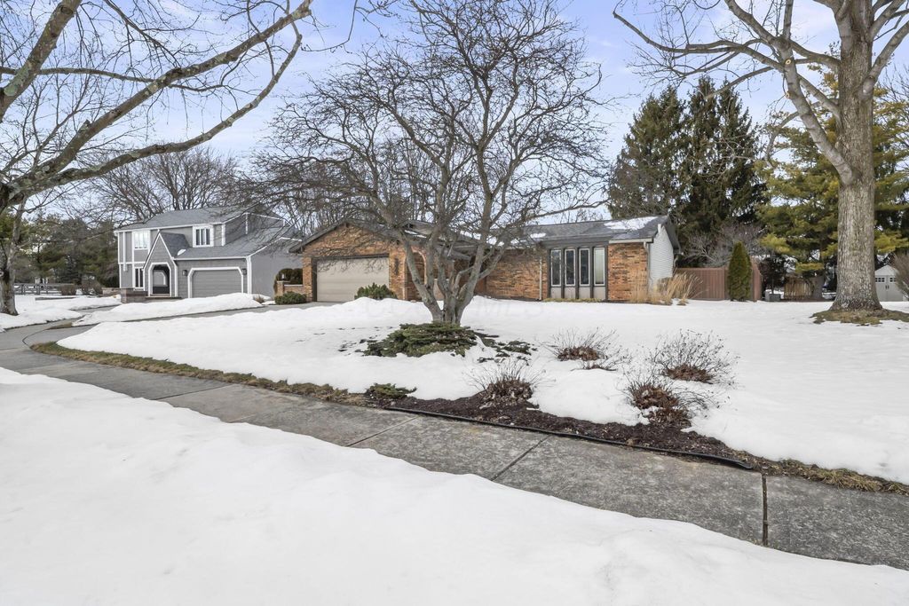 Photo of 6904 Clydeway Court, Worthington, OH 43085 (MLS # 226003842)