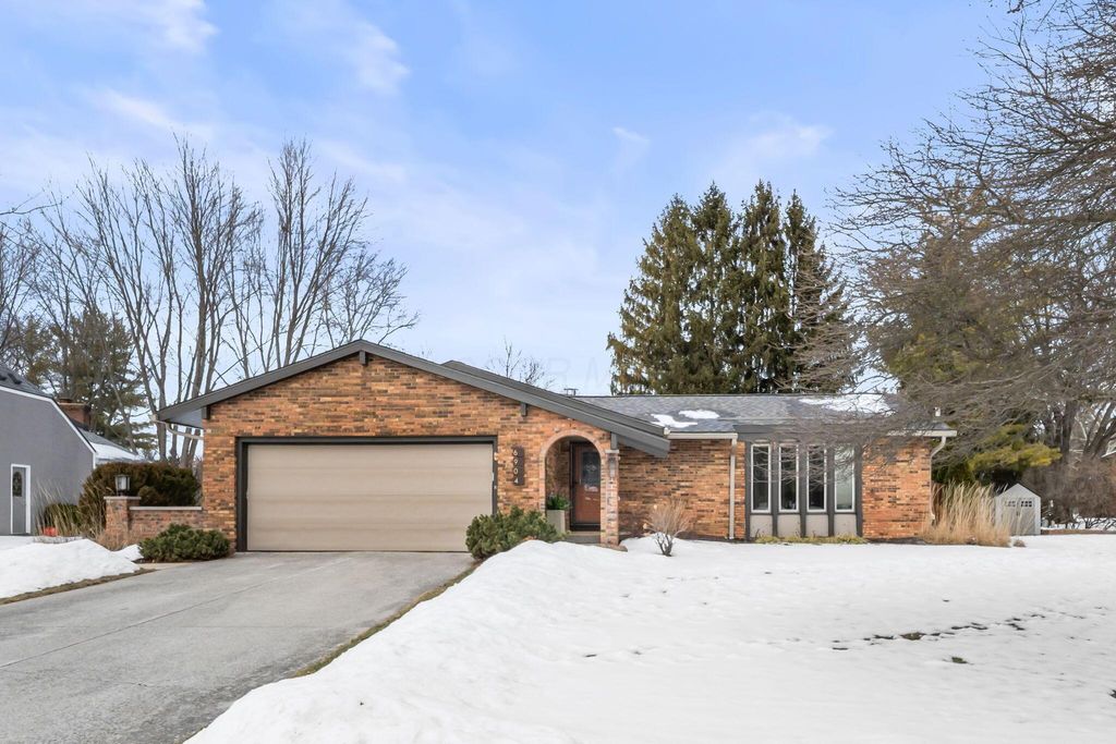 Photo of 6904 Clydeway Court, Worthington, OH 43085 (MLS # 226003842)