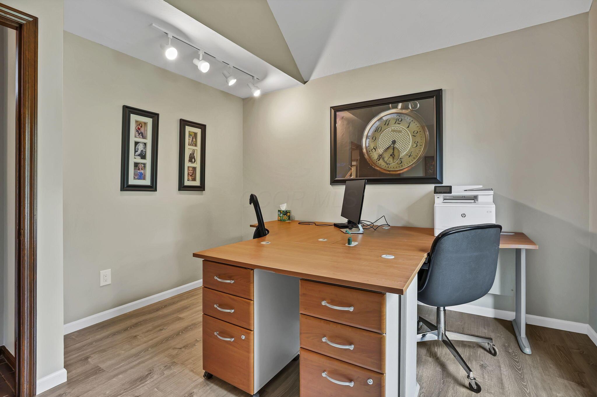 833 Bluffway Drive, Columbus, Ohio image 24