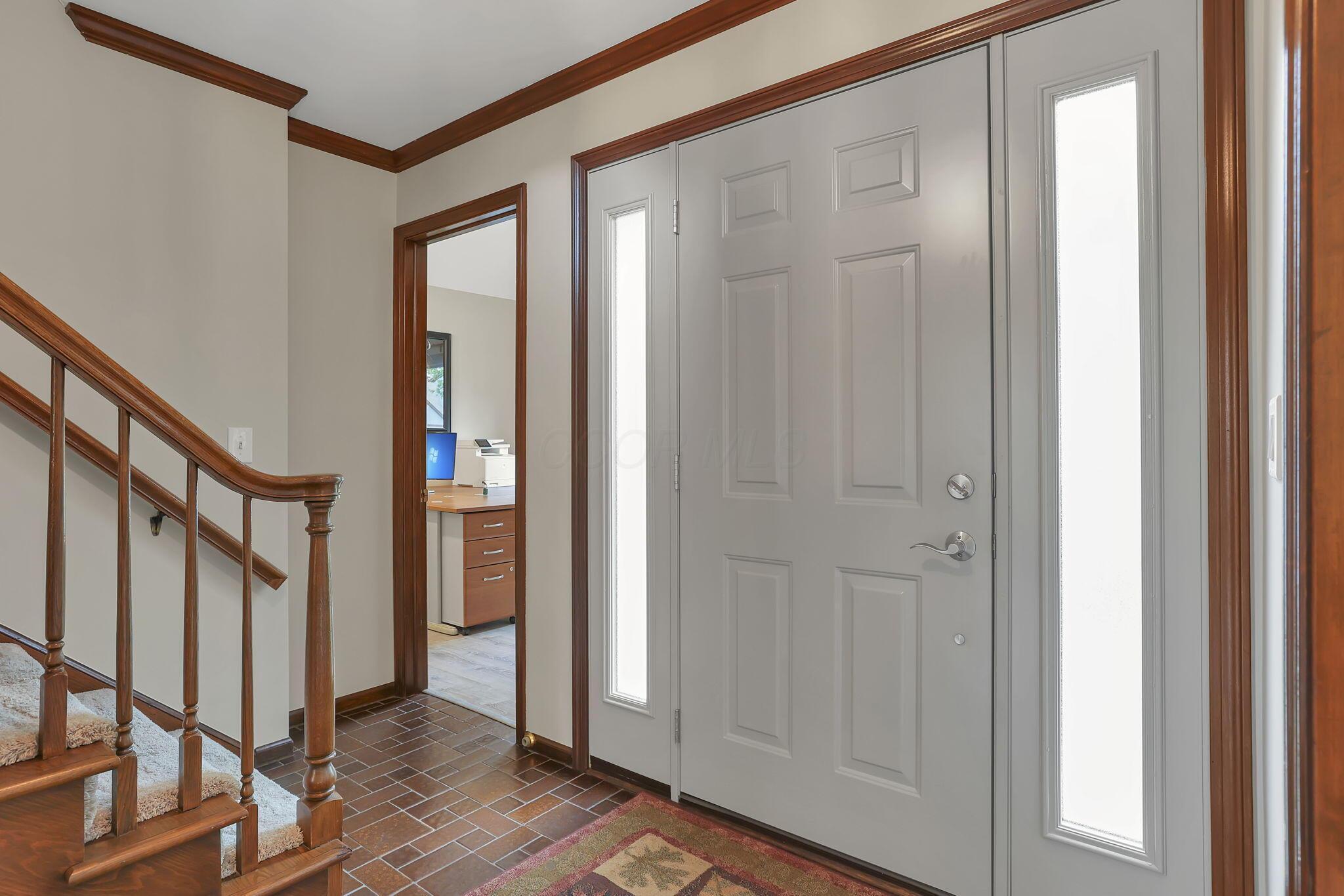 833 Bluffway Drive, Columbus, Ohio image 5