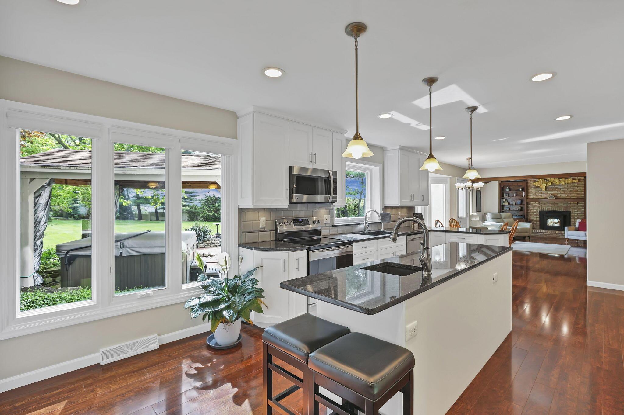 833 Bluffway Drive, Columbus, Ohio image 9
