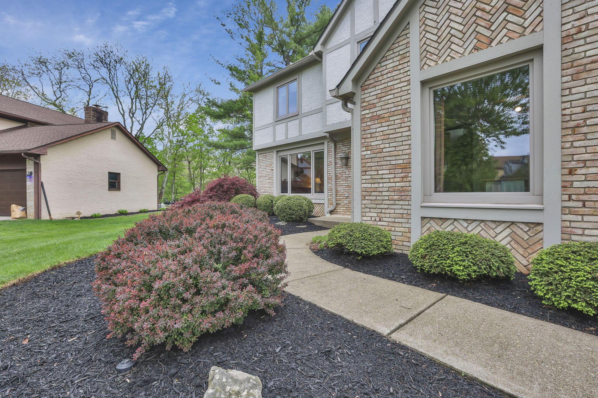 833 Bluffway Drive, Columbus, Ohio image 4