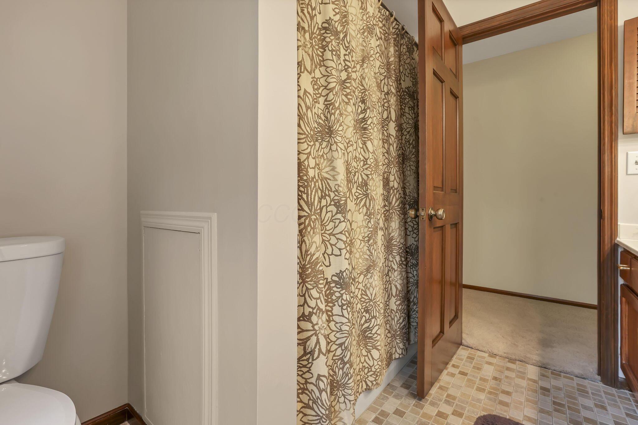 833 Bluffway Drive, Columbus, Ohio image 35