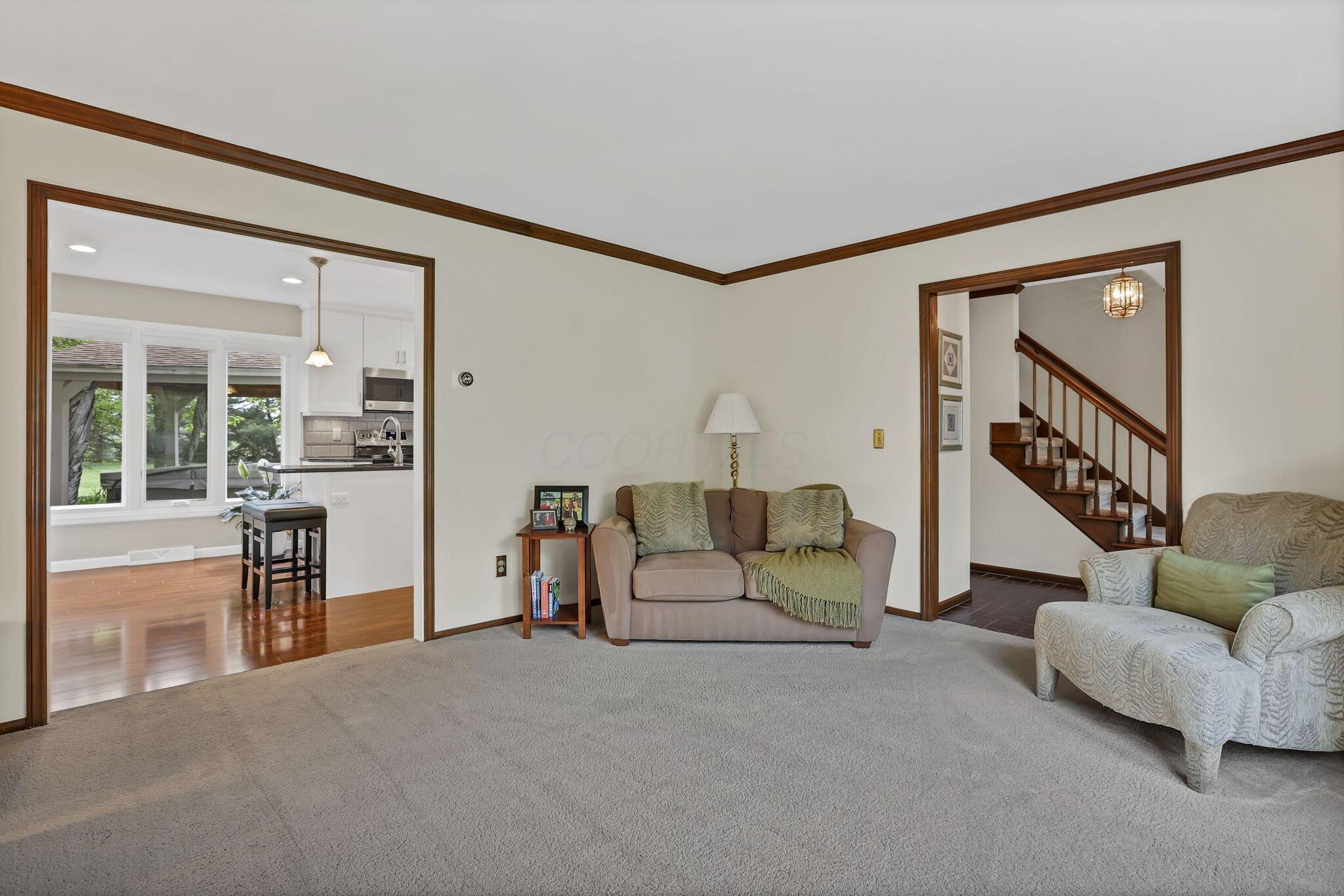 833 Bluffway Drive, Columbus, Ohio image 8
