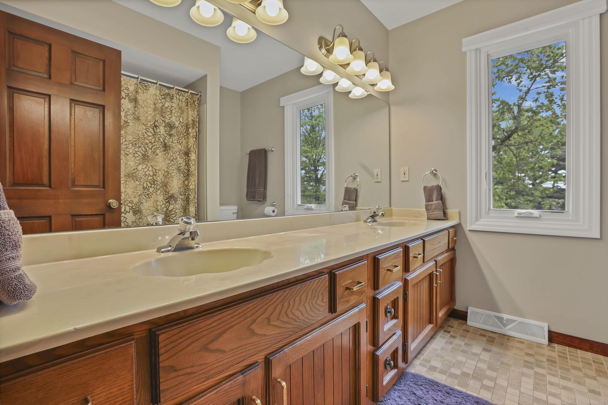 833 Bluffway Drive, Columbus, Ohio image 34