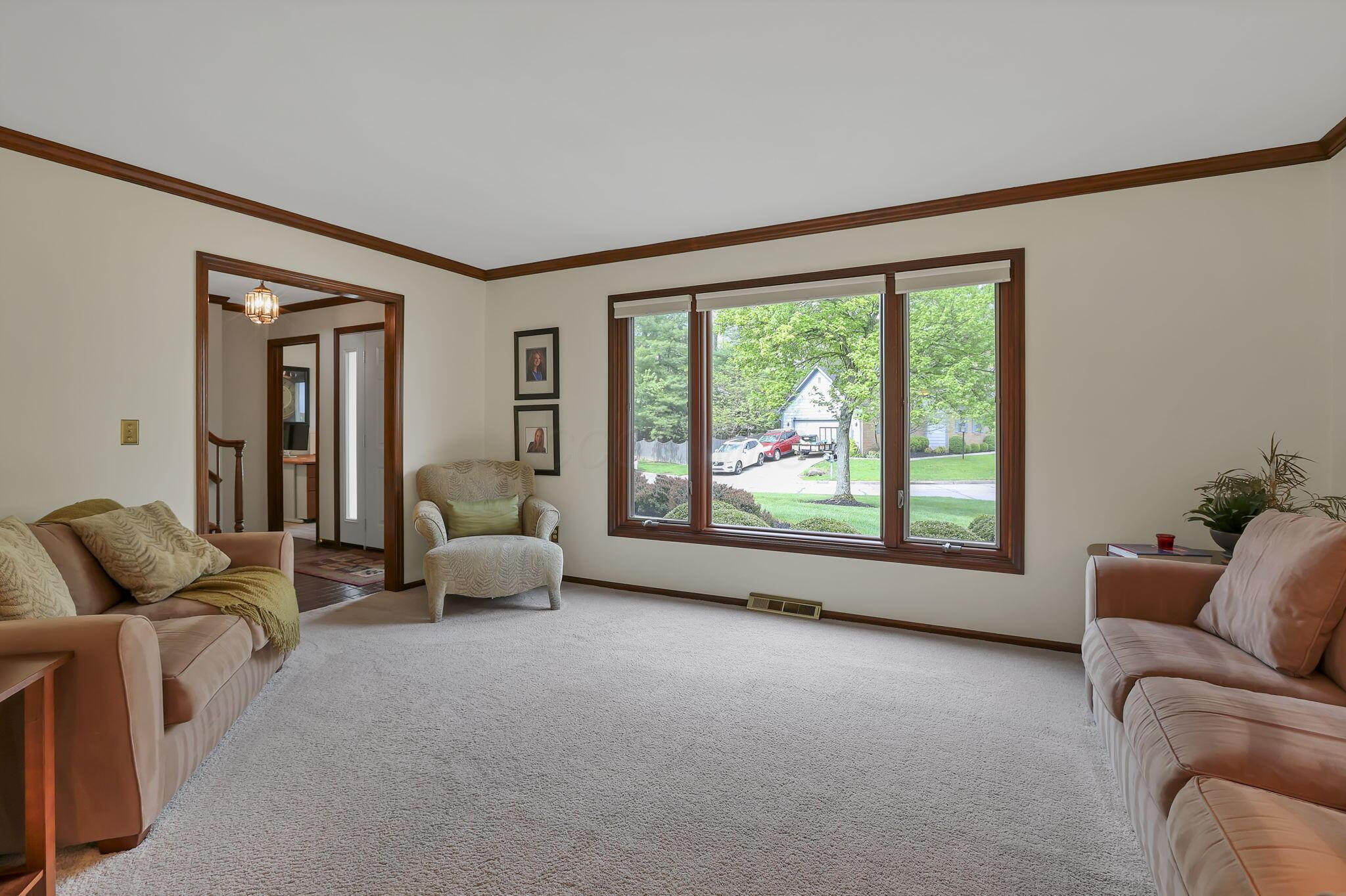 833 Bluffway Drive, Columbus, Ohio image 7