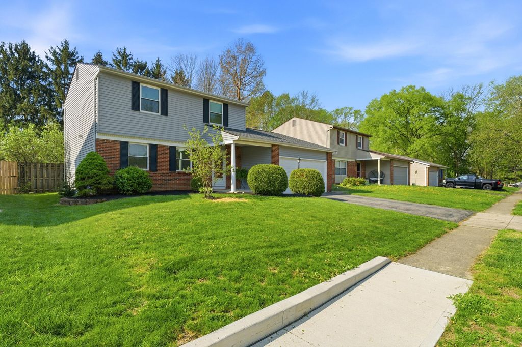 Photo of 3257 Creston Court, Dublin, OH 43017 (MLS # 226012384)