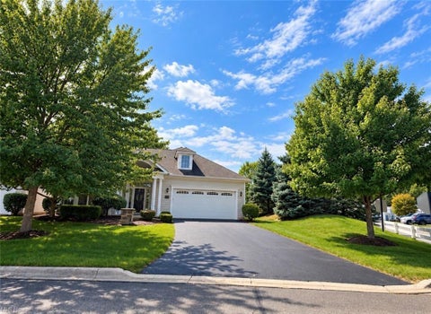 Tiny photo for 5489 Welbourne Place 2 #2, New Albany, OH 43054 (MLS # 226036694)