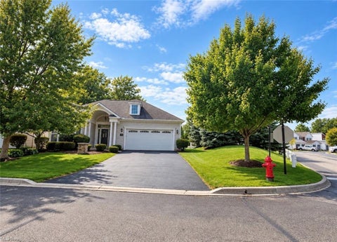 Tiny photo for 5489 Welbourne Place 2 #2, New Albany, OH 43054 (MLS # 226036694)