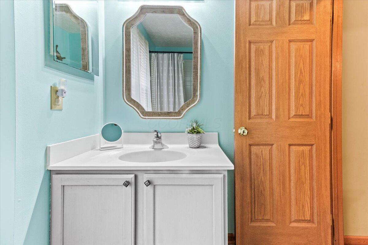 7433 Bunker Ridge Court, Blacklick, Ohio image 20
