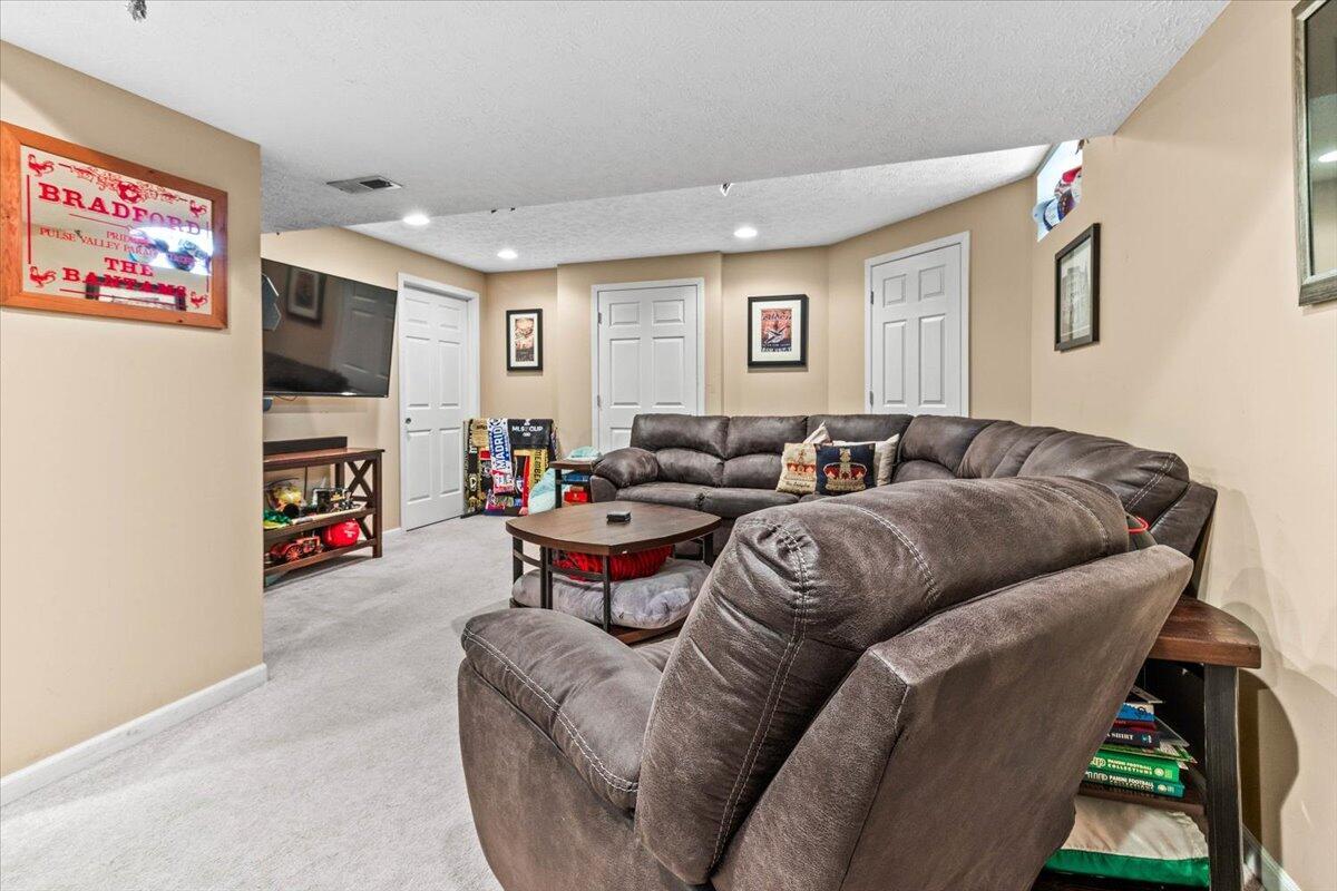7433 Bunker Ridge Court, Blacklick, Ohio image 25