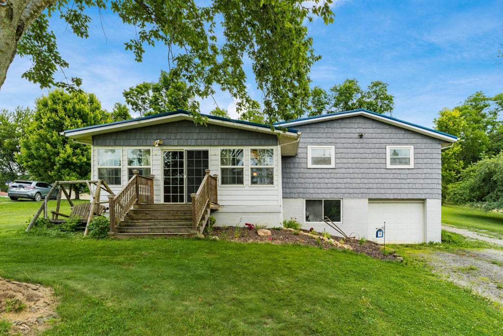 Photo of 54 Harbor View Drive Drive, Thornville, OH 43076 (MLS # 226023027)
