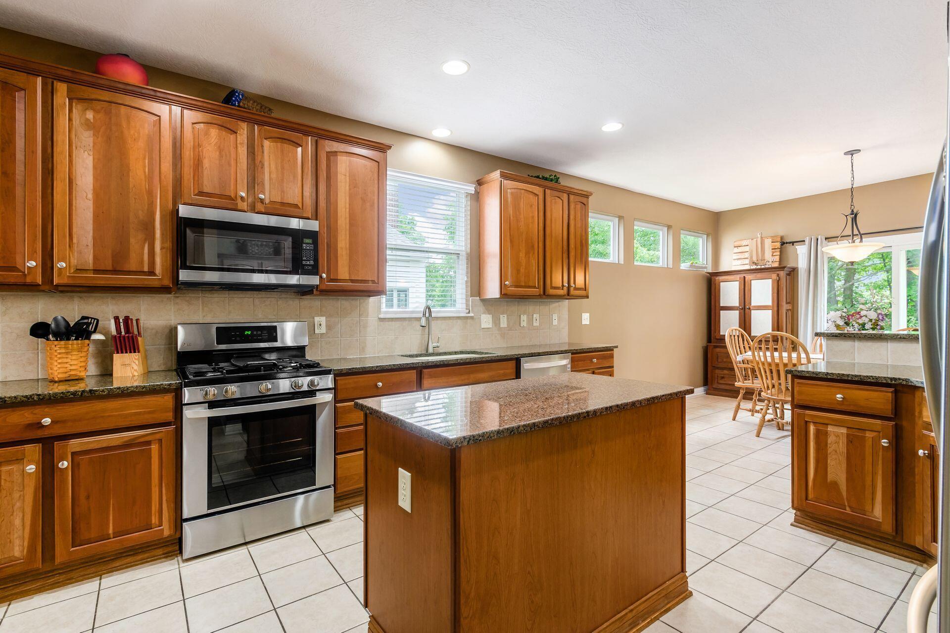 5673 Sugarwood Drive, New Albany, Ohio image 13