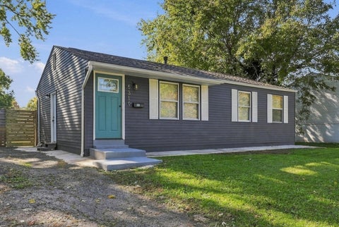 Photo of 5319 Parkline Drive E, Columbus, OH 43232 (MLS # 226040884)