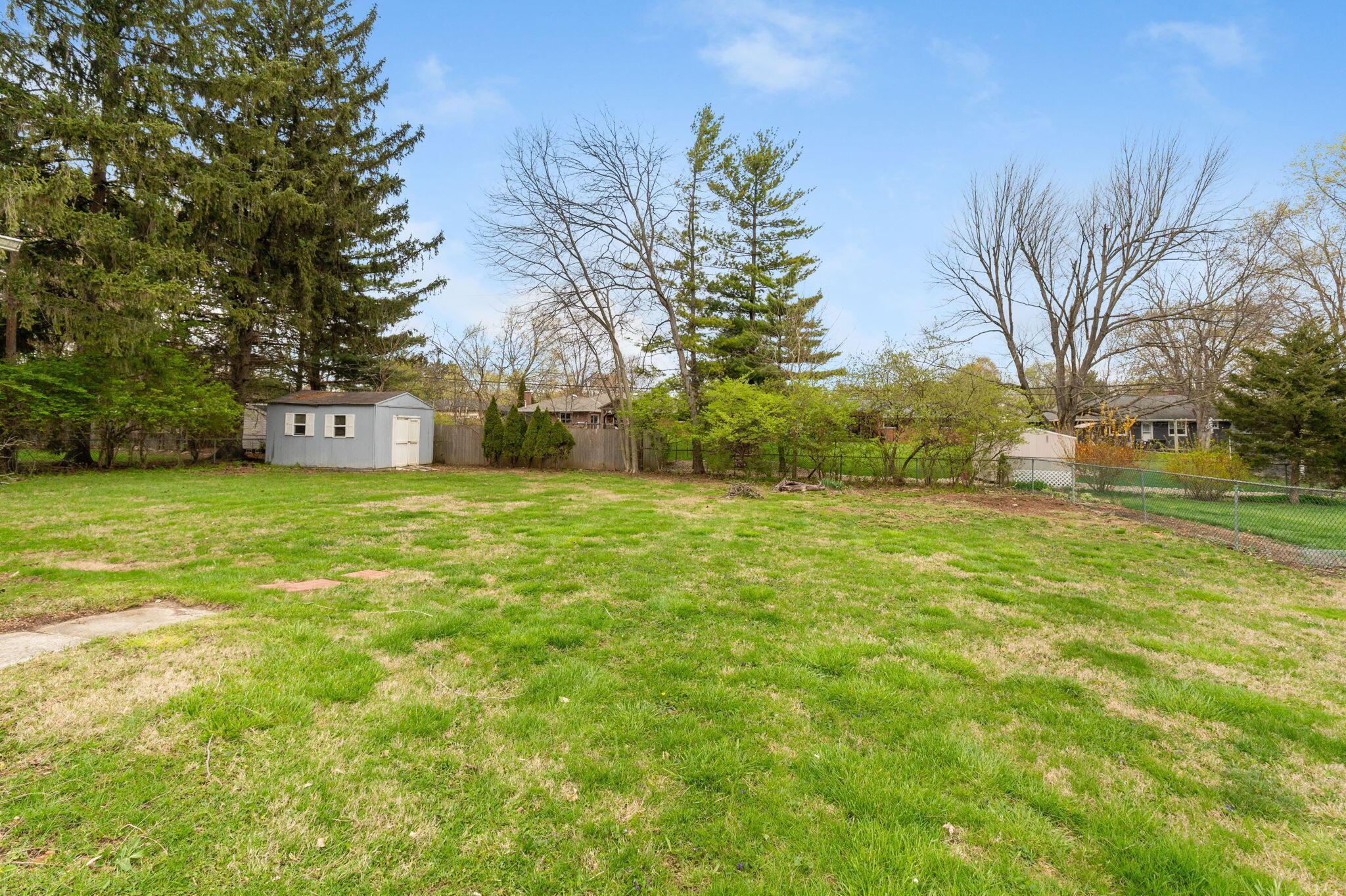 3318 Darbyshire Drive, Hilliard, Ohio image 19