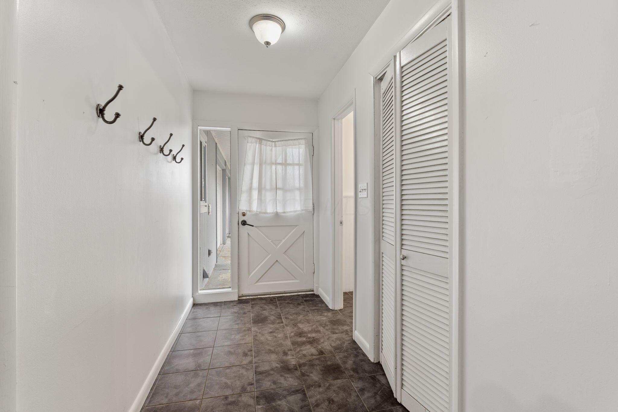 3318 Darbyshire Drive, Hilliard, Ohio image 26
