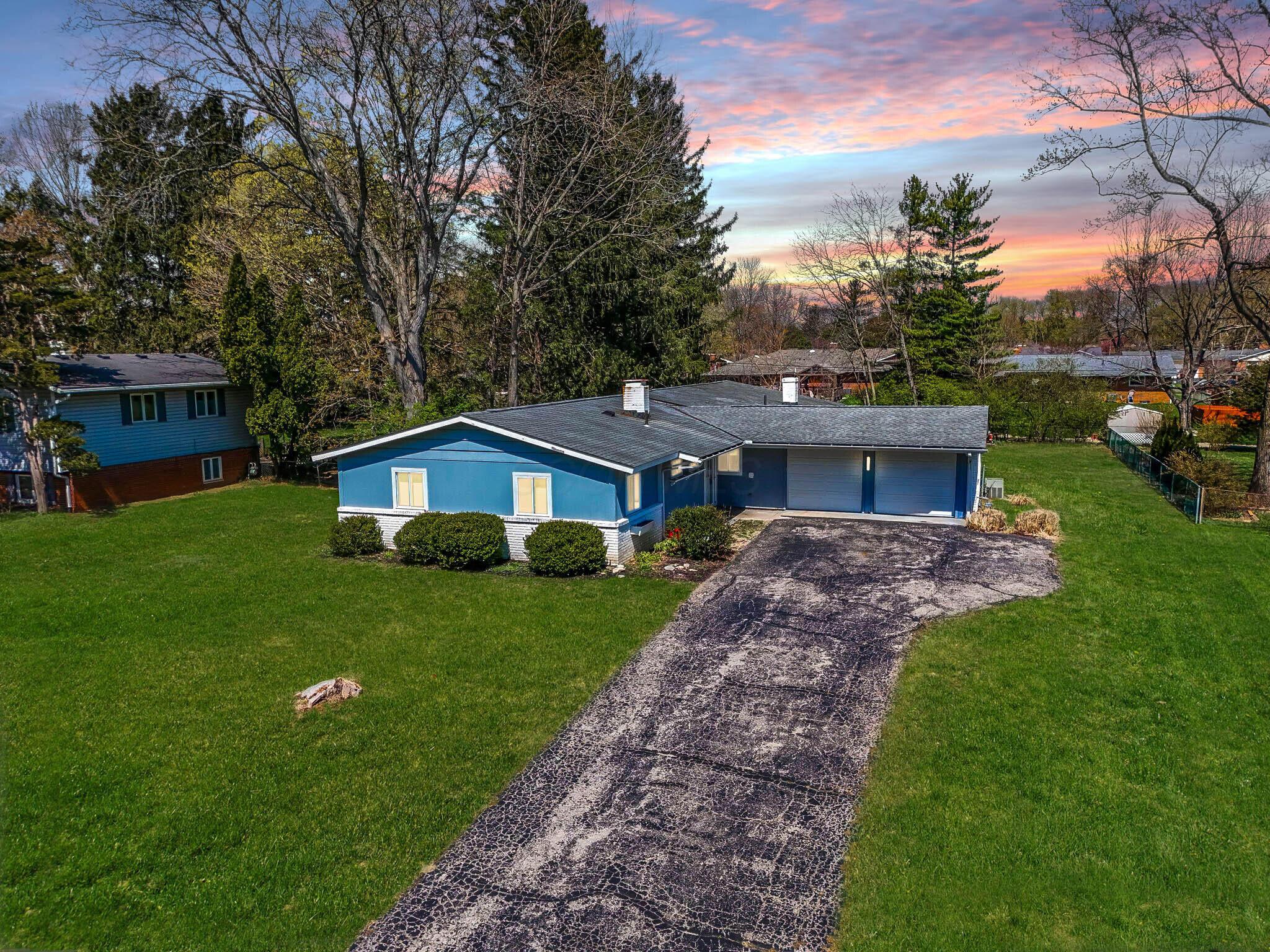 3318 Darbyshire Drive, Hilliard, Ohio image 2