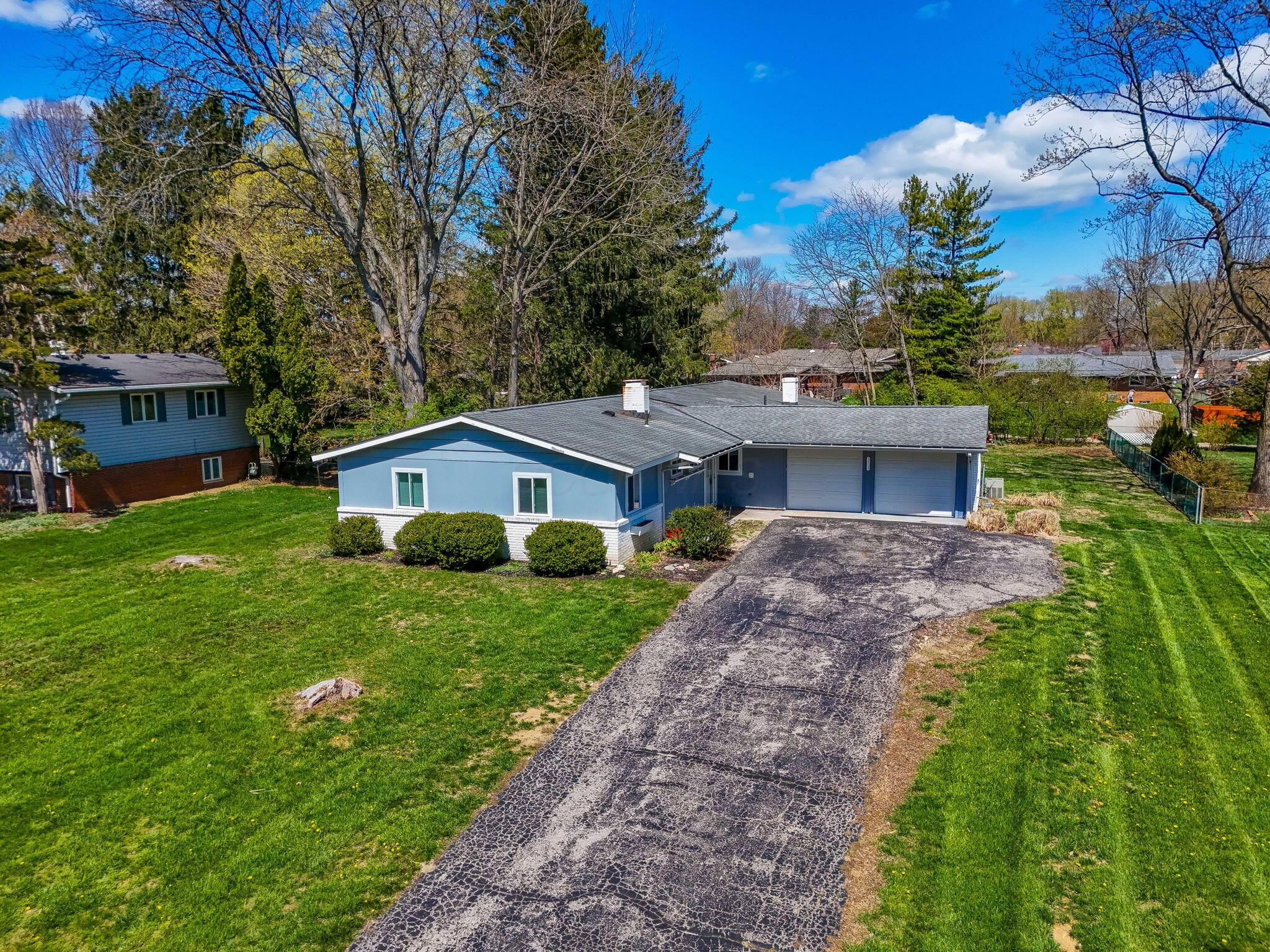 3318 Darbyshire Drive, Hilliard, Ohio image 1