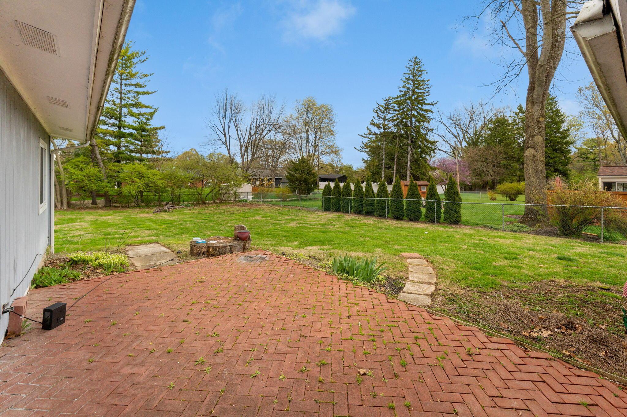3318 Darbyshire Drive, Hilliard, Ohio image 17