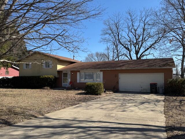 109 Roberts Drive, Newark, Ohio image 1