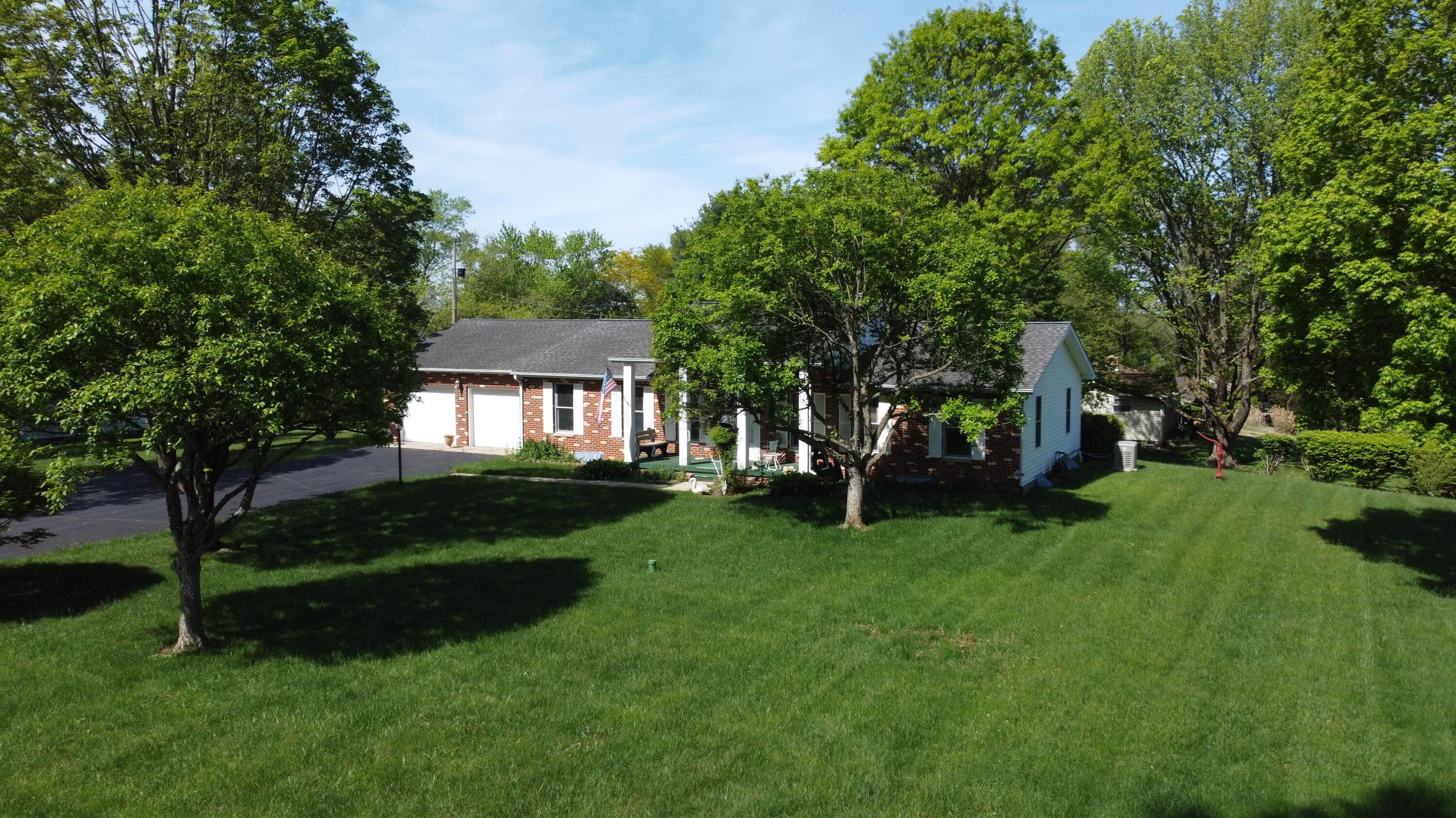 2435 Arabella Drive, Lancaster, Ohio image 2