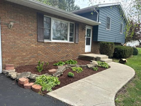 Photo of 512 Mark Circle, Newark, OH 43055 (MLS # 226014561)