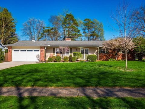 Photo of 1490 Pemberton Drive, Columbus, OH 43221 (MLS # 226010971)