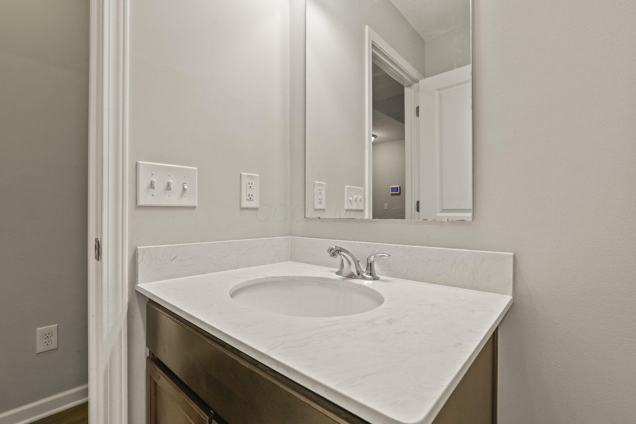 709 Salisbury Street, Pickerington, Ohio image 34