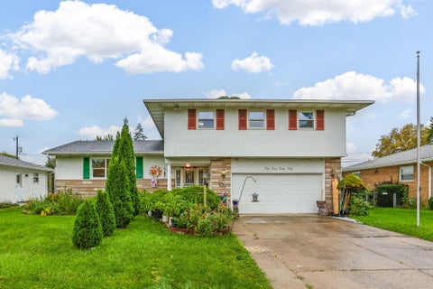 Photo of 4787 Almont Drive, Columbus, OH 43229 (MLS # 226038569)