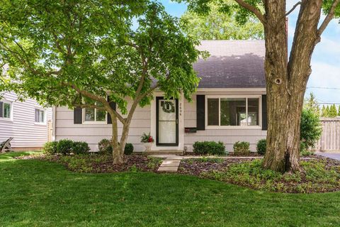 Photo of 2606 Swansea Road, Columbus, OH 43221 (MLS # 226018154)